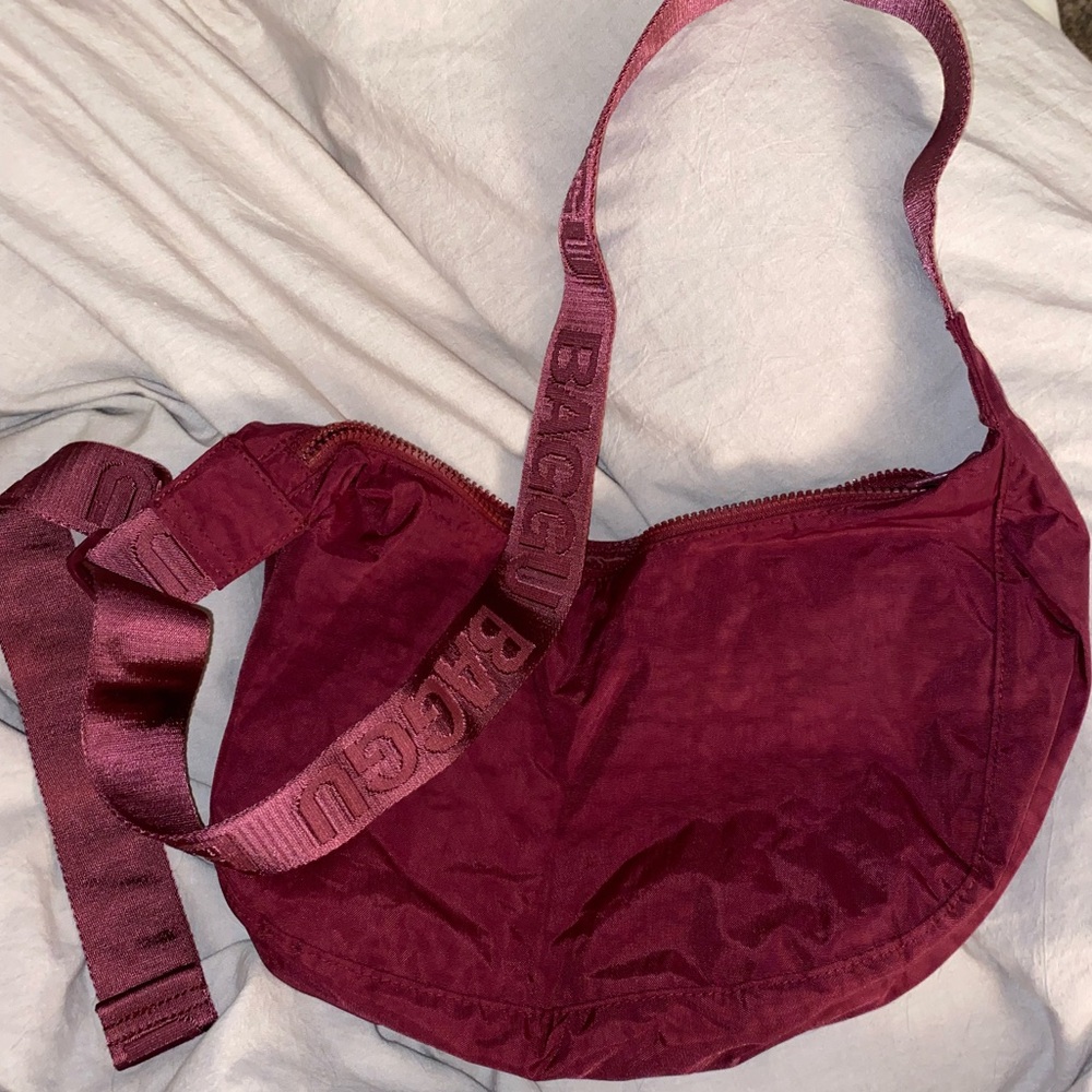 NWOT BAGGU medium crescent (Oxblood)